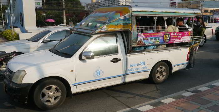 白泰巴士，用于芭堤雅素坤逸高速公路上的通勤。