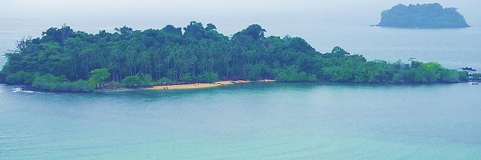 大大小小的岛屿都拥有原始的海滩、清澈的海水、放松的地方和玩耍的地方。