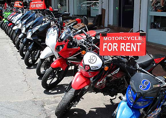 泰国芭堤雅海滩路和第二路之间出租的典型摩托车选择